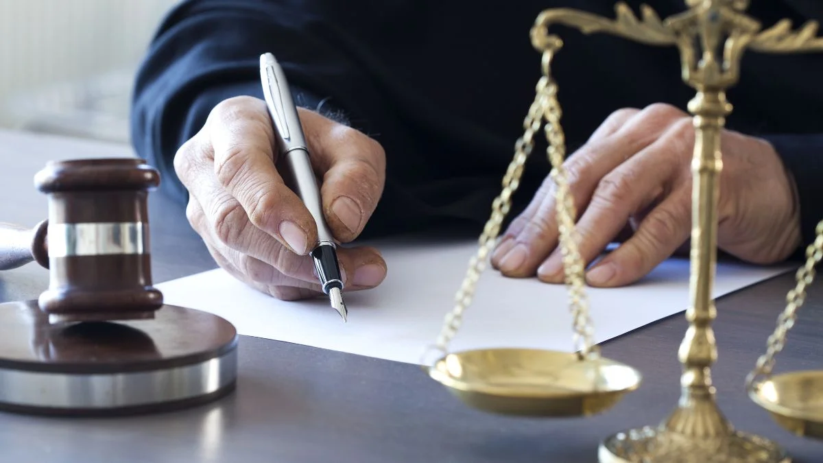 Legal requirements guide landlords on deposit handling and letters