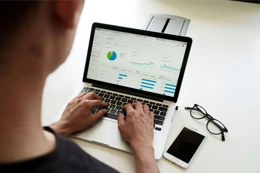 How to read your credit report on laptop with charts.