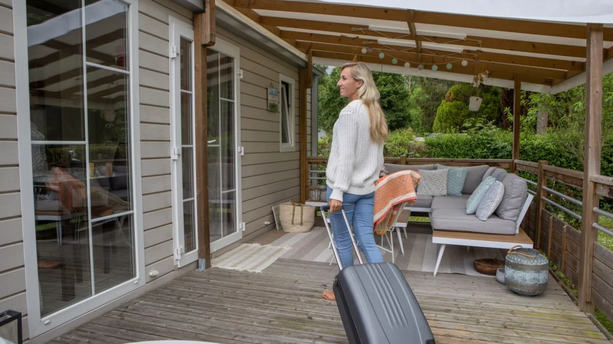 what is mid term rental