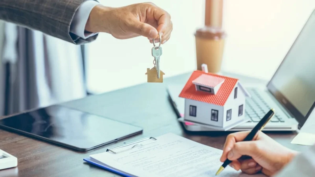 Different lease renewal fee structures used by landlords and property managers