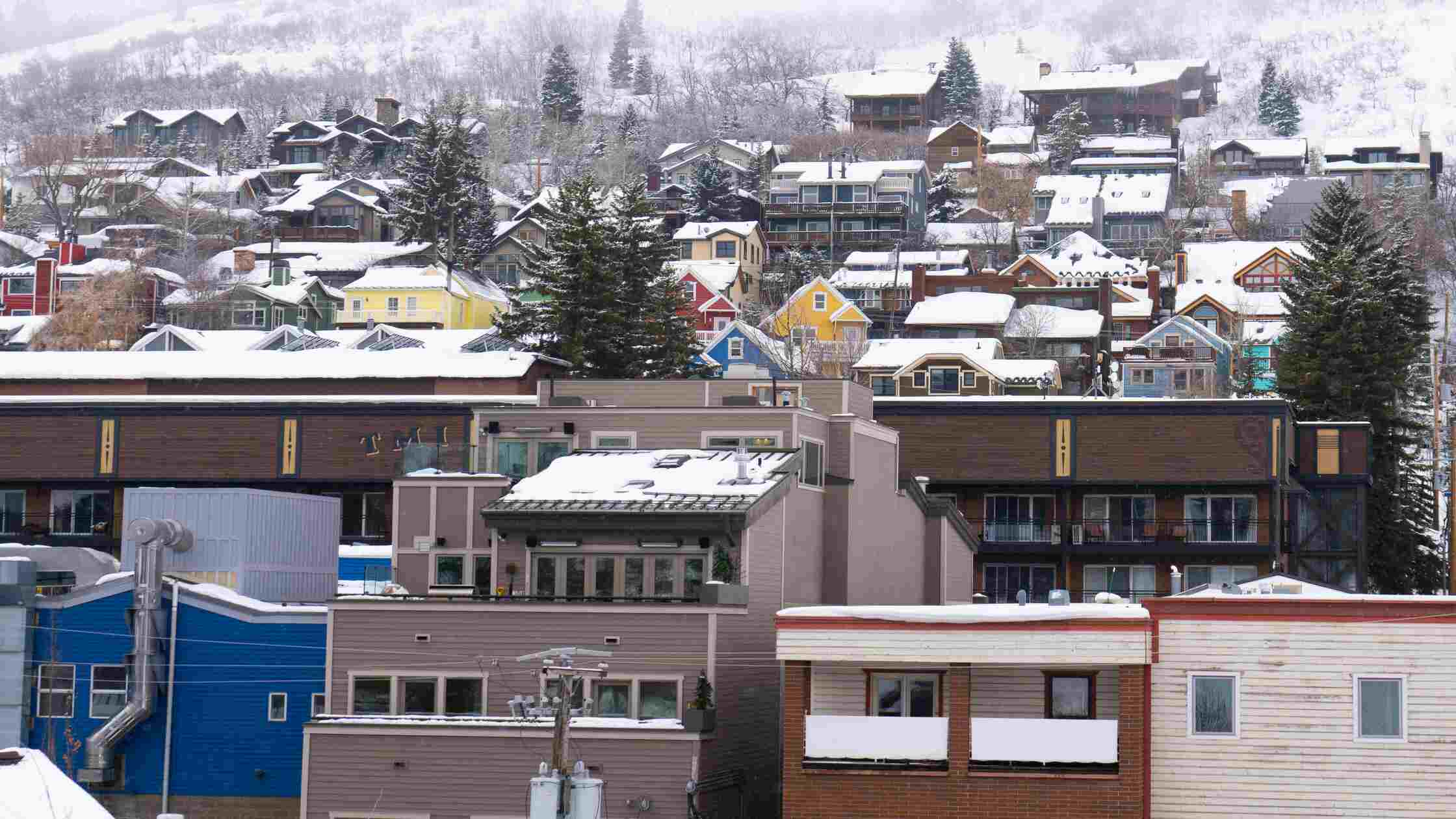 Utah faces challenges such as rapid population growth, water scarcity, and air pollution.
