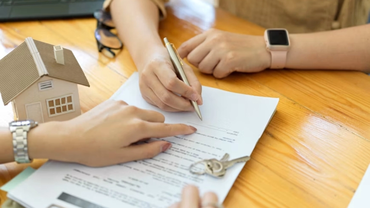 Landlord comparing rental application requirements for different states