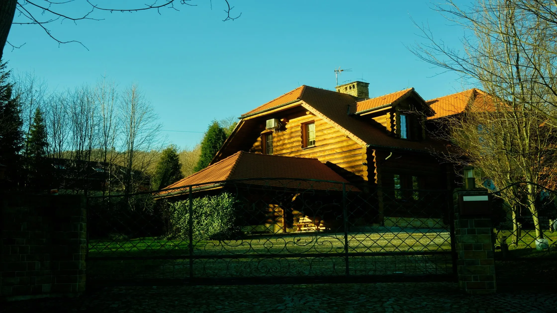 Ohio law mandates that landlords provide a written three-day notice to vacate for non-payment of rent.