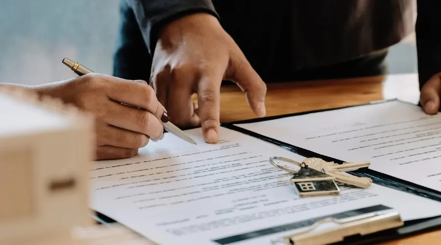 Suggest lease alternatives for fair rent negotiations