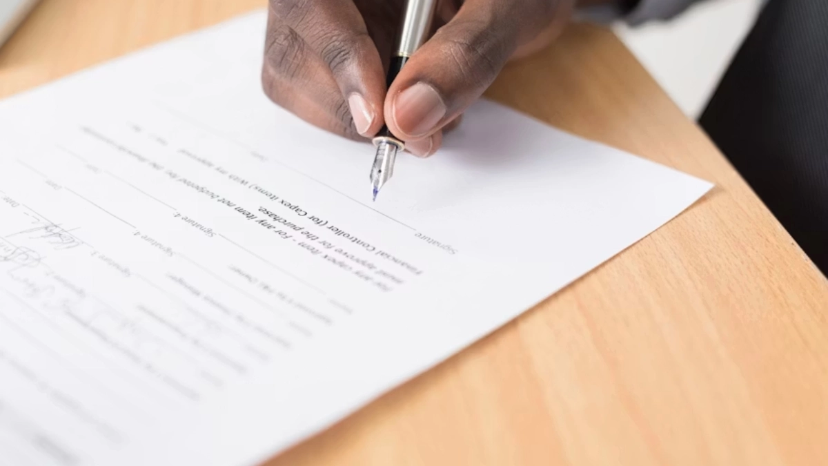 Identify the lease term or policy to add in a lease addendum