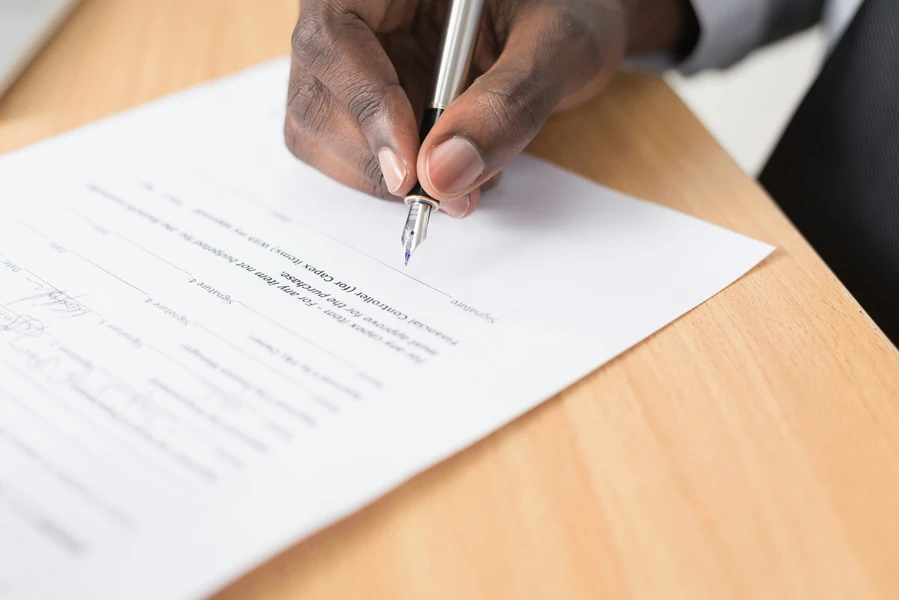 Person signing a lease agreement to determine how much are realtor fees for rentals and closing costs.