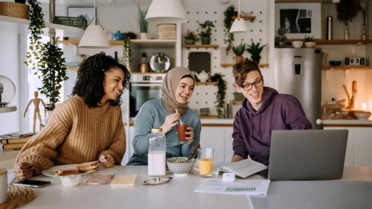 Roommate meets requirements for renters insurance coverage