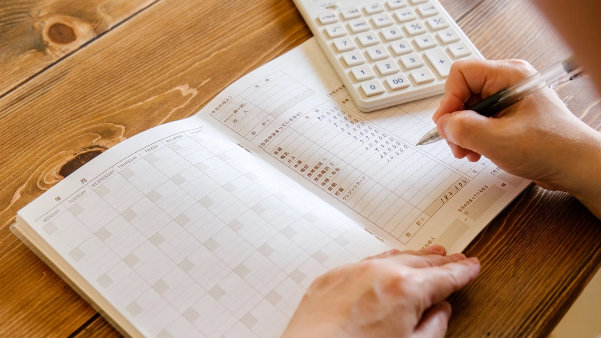 Gross monthly income as a consistent benchmark for rent-to-income ratio&nbsp;