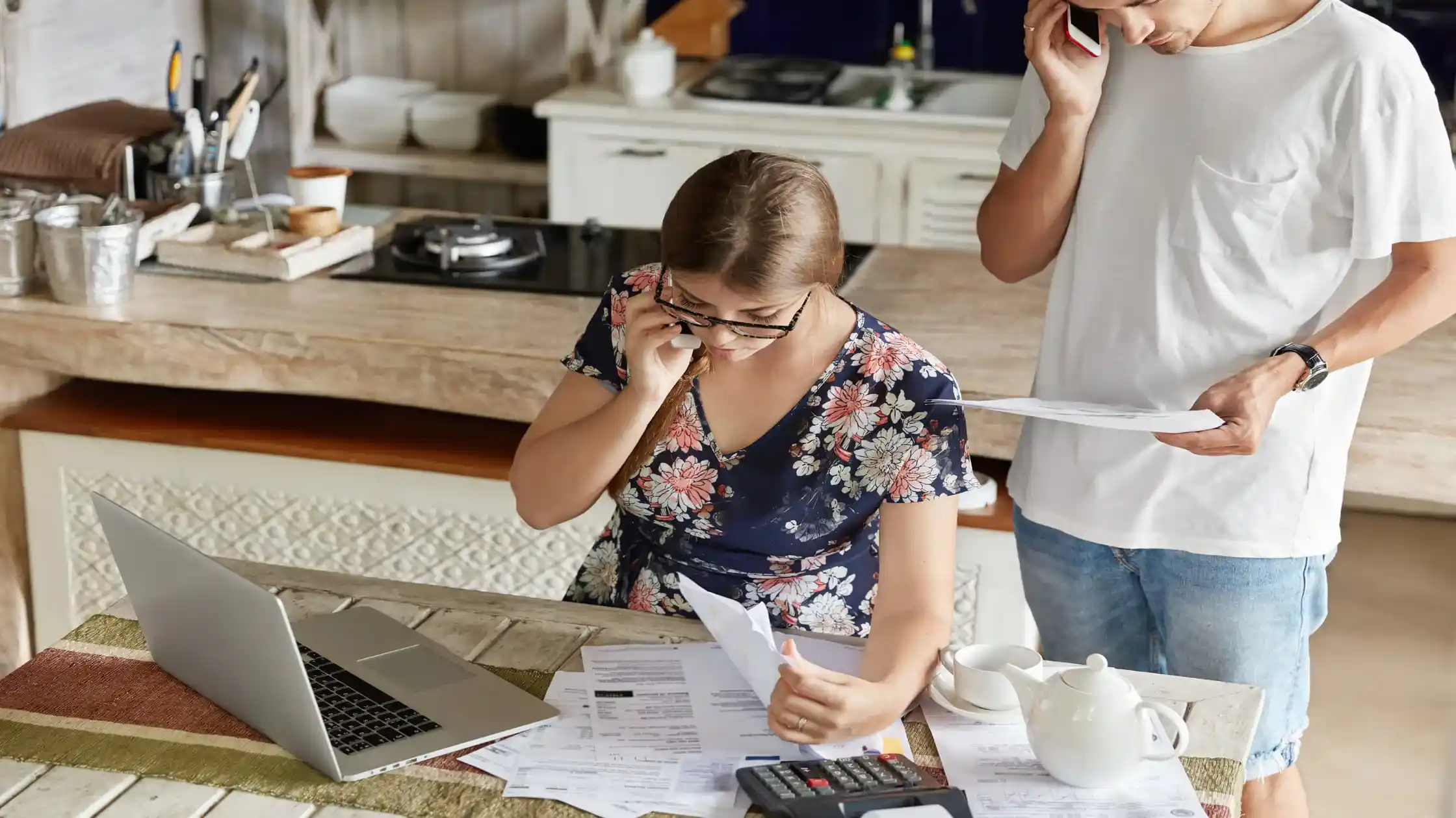 couple-at-a-kitchen-table-with-a-laptop-calculator-and-paperwork-reviewing-the-cost-of-breaking-a-lease