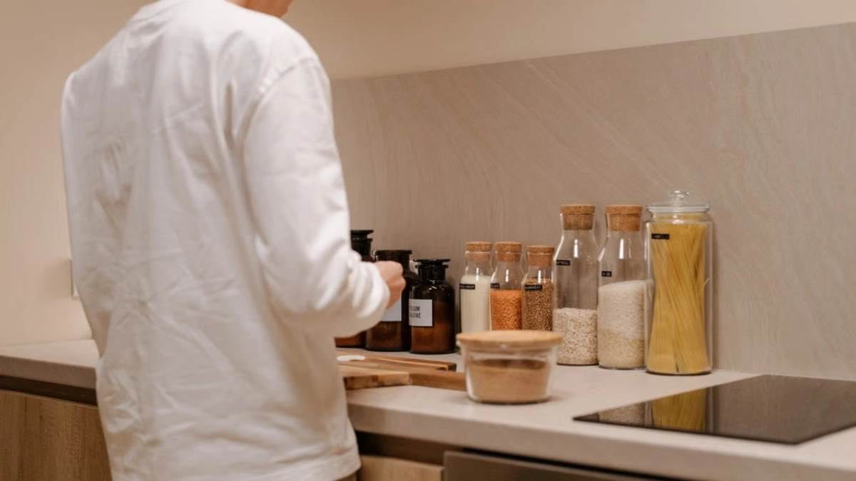 Food, kitchen and household supplies