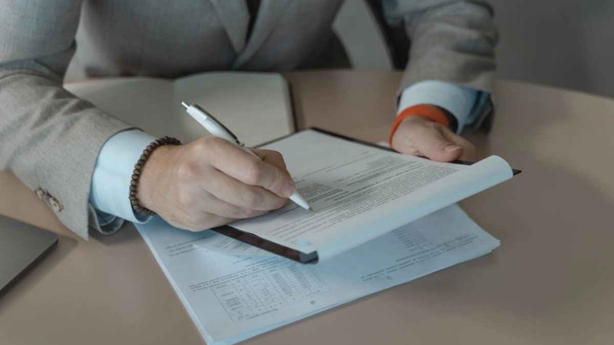 Month-to-month rental agreement continuing from one rental period to the next